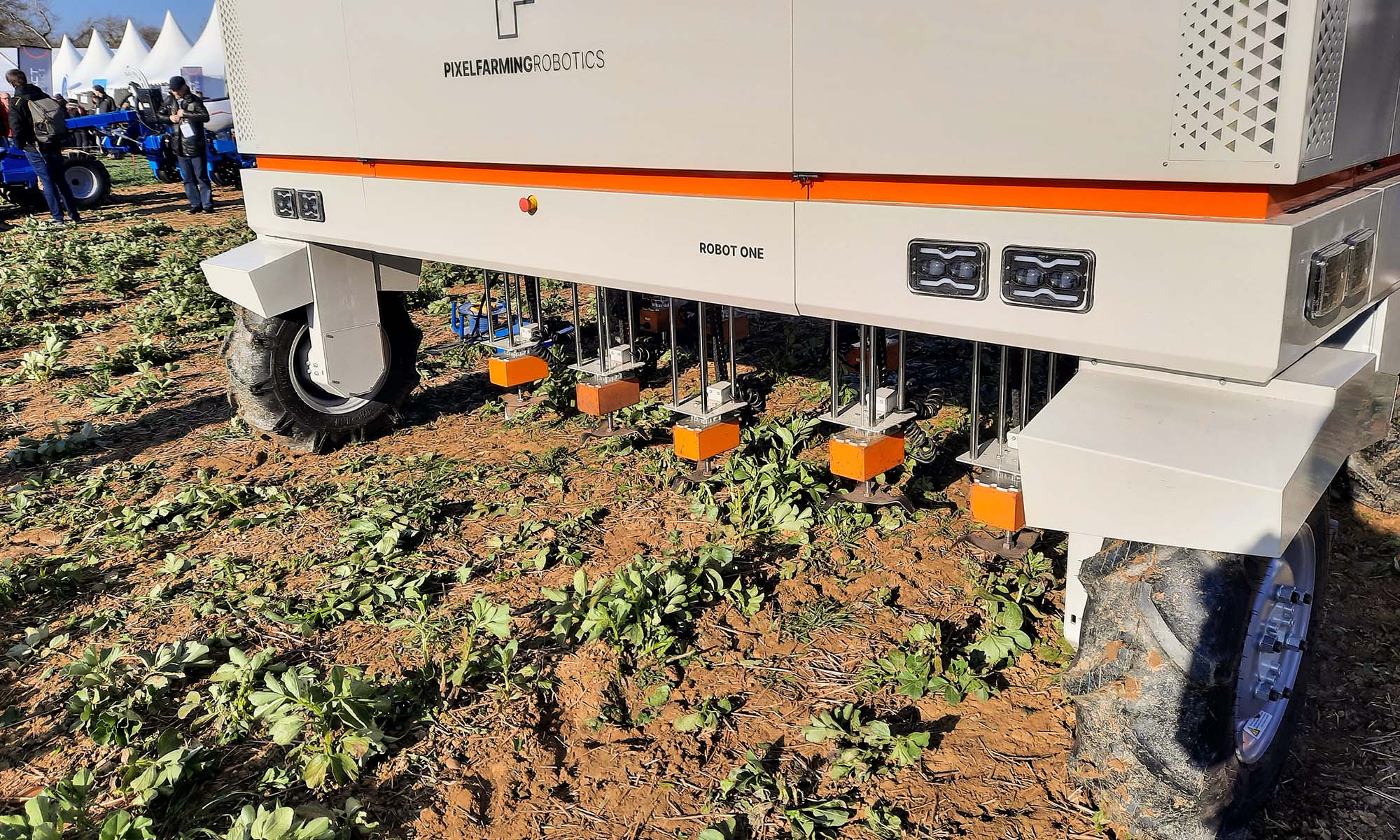 Multi-tool robot for vegetables
